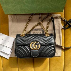 GUCCI Black Leather GG Marmont Shoulder Bag